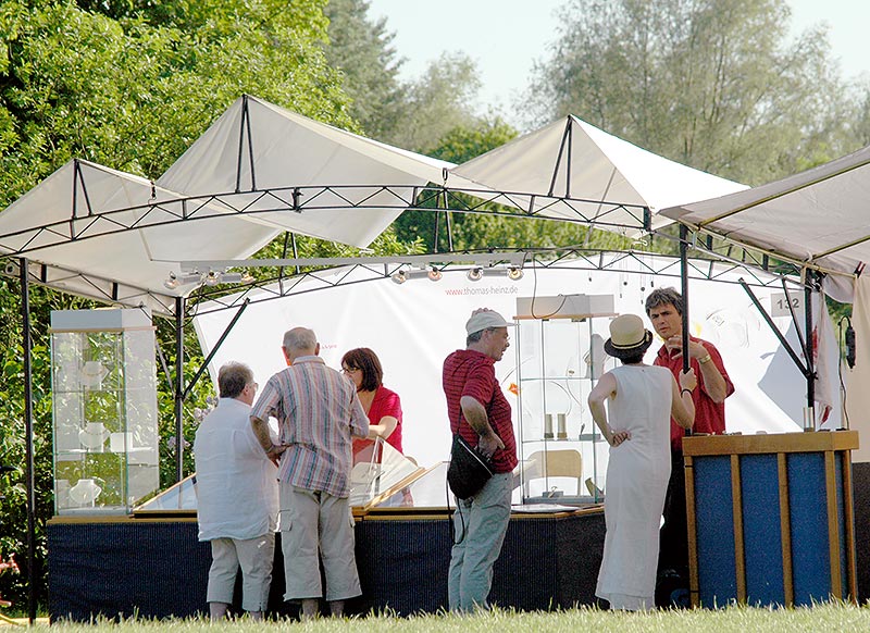 Outdoor-Stand zur Präsentation unserer Schmuckstücke